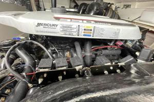 Photo 3547543 for 2015 Sea Ray 350 SLX  