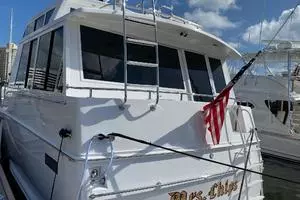 1998 Viking 54 Sport Yacht thumbnail 3