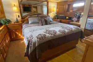 1998 Viking 54 Sport Yacht thumbnail 17
