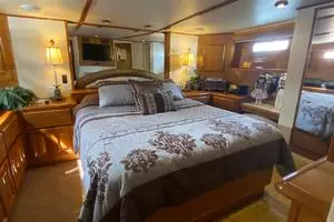 1998 Viking 54 Sport Yacht thumbnail 18
