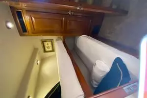 1998 Viking 54 Sport Yacht thumbnail 14