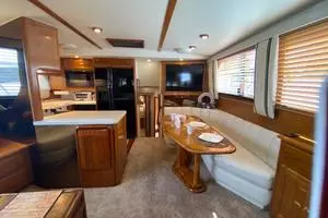 1998 Viking 54 Sport Yacht thumbnail 10