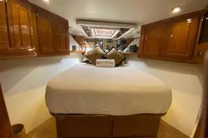 1998 Viking 54 Sport Yacht thumbnail 15