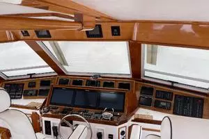 1998 Viking 54 Sport Yacht thumbnail 7