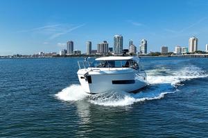 SEA CAR 37ft Carver Yacht For Sale