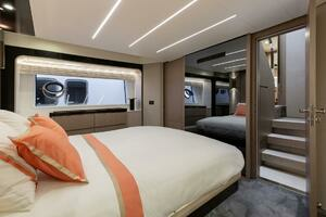 2020 Azimut 72 Flybridge thumbnail 39