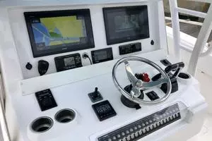 2018 Invincible 39 Open Fisherman thumbnail 5