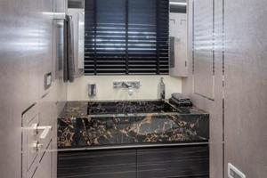 37XP 17 121ft Numarine Yacht For Sale