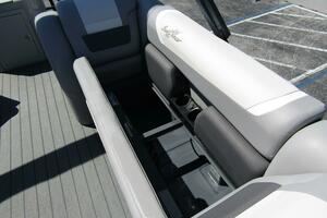25ft SunChaser Yacht For Sale