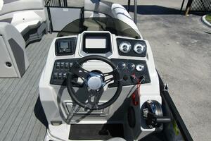 25ft SunChaser Yacht For Sale