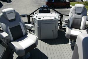 25ft SunChaser Yacht For Sale
