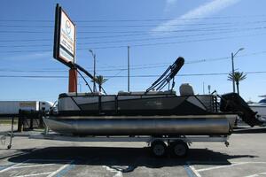 25ft SunChaser Yacht For Sale