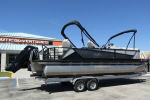 25ft SunChaser Yacht For Sale