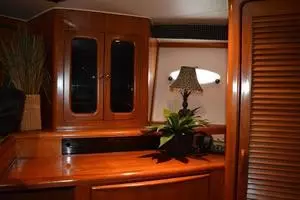 1989 Viking Motor Yacht thumbnail 71
