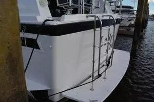 1989 Viking Motor Yacht thumbnail 14