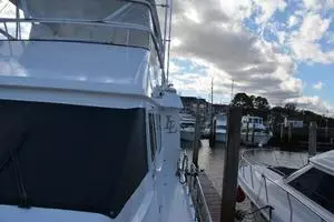 1989 Viking Motor Yacht thumbnail 19