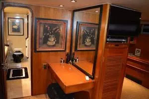 1989 Viking Motor Yacht thumbnail 82