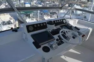 1989 Viking Motor Yacht thumbnail 23