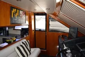 1989 Viking Motor Yacht thumbnail 44