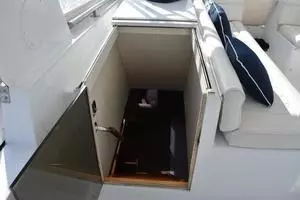 1989 Viking Motor Yacht thumbnail 28