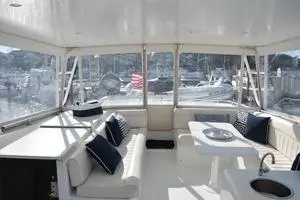 1989 Viking Motor Yacht thumbnail 27