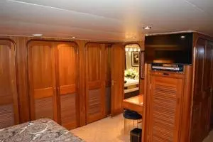 1989 Viking Motor Yacht thumbnail 81