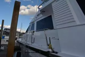 1989 Viking Motor Yacht thumbnail 12