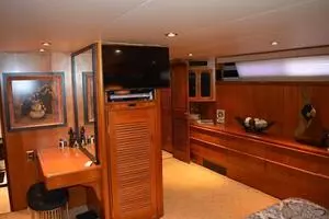 1989 Viking Motor Yacht thumbnail 79