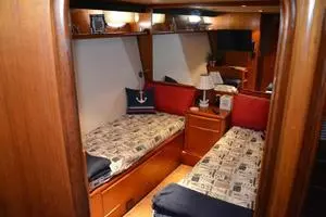 1989 Viking Motor Yacht thumbnail 59