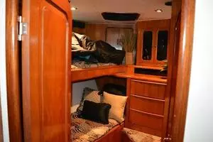 1989 Viking Motor Yacht thumbnail 69