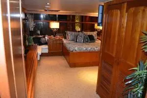 1989 Viking Motor Yacht thumbnail 75