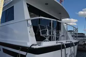 1989 Viking Motor Yacht thumbnail 13