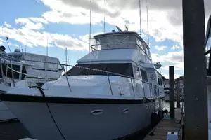 1989 Viking Motor Yacht thumbnail 3
