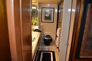 1989 Viking Motor Yacht thumbnail 83