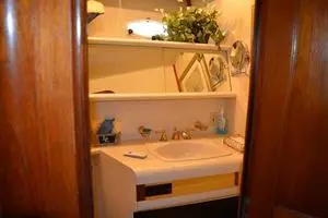 1989 Viking Motor Yacht thumbnail 65
