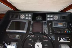 1989 Viking Motor Yacht thumbnail 43
