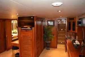 1989 Viking Motor Yacht thumbnail 80