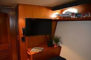 1989 Viking Motor Yacht thumbnail 61