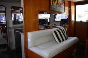 1989 Viking Motor Yacht thumbnail 40