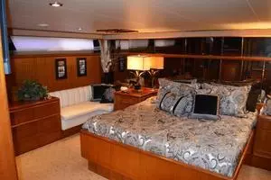 1989 Viking Motor Yacht thumbnail 76