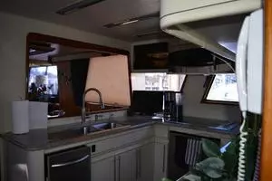 1989 Viking Motor Yacht thumbnail 48