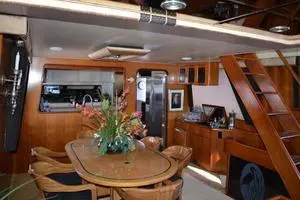 1989 Viking Motor Yacht thumbnail 56