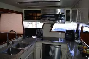 1989 Viking Motor Yacht thumbnail 47