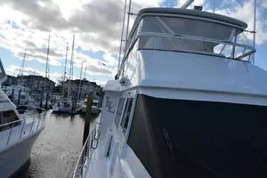 1989 Viking Motor Yacht thumbnail 18