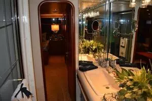 1989 Viking Motor Yacht thumbnail 86