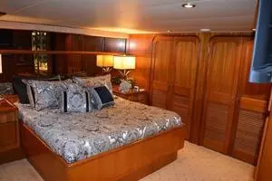 1989 Viking Motor Yacht thumbnail 77