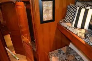 1989 Viking Motor Yacht thumbnail 70