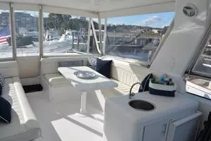 1989 Viking Motor Yacht thumbnail 25
