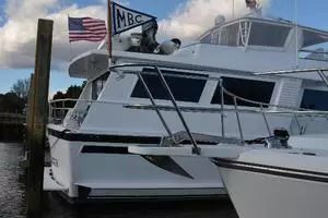 1989 Viking Motor Yacht thumbnail 10