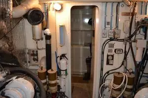 1989 Viking Motor Yacht thumbnail 98